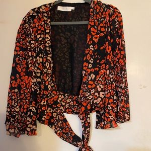 Beautiful tie front/side wrap.